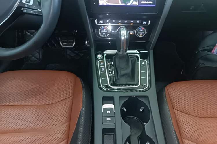 Used Volkswagen FAW-Volkswagen CC 2019 380TSI Glamour Edition China V Standard Gear Lever