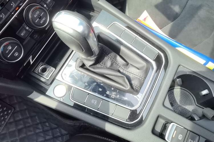 Used Volkswagen FAW-Volkswagen CC 2019 330TSI Huayan Edition China VI Gear Lever