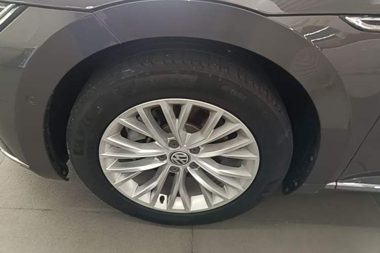 Used Volkswagen FAW-Volkswagen CC 2019 380TSI Glamour Edition China V Standard Left Front Wheel Hub