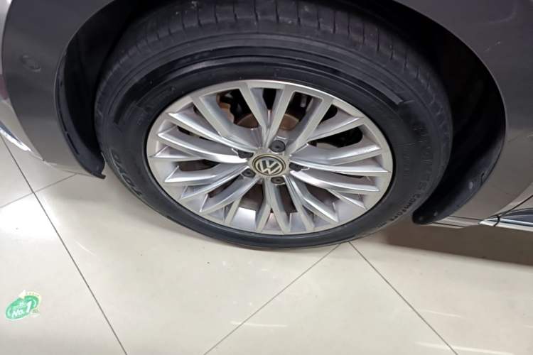 Used Volkswagen FAW-Volkswagen CC 2019 380TSI Glamour Edition China VI Standard Left Front Wheel Hub