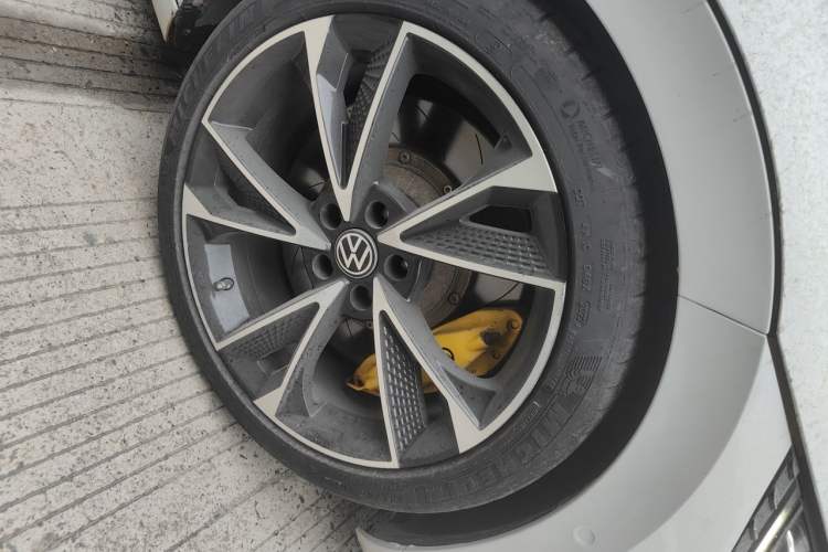 Used Volkswagen FAW-Volkswagen CC 2019 380TSI Glamour Edition China V Standard Right Front Wheel Hub