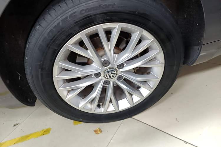 Used Volkswagen FAW-Volkswagen CC 2019 380TSI Glamour Edition China VI Standard Right Rear Wheel Hub