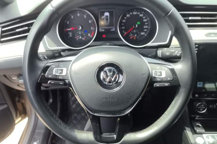 Used Volkswagen FAW-Volkswagen CC 2019 330TSI Huayan Edition China VI Steering Wheel