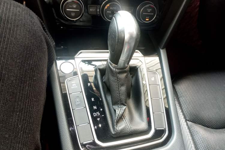 Used Volkswagen FAW-Volkswagen CC 2019 380TSI Glamour Edition China V Standard Gear Lever