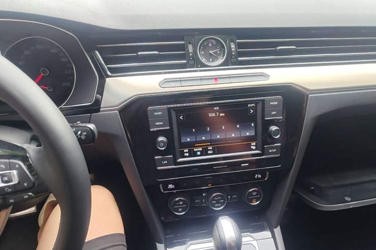 Used Volkswagen FAW-Volkswagen CC 2019 330TSI Huayan Edition China VI Audio And AC Panel
