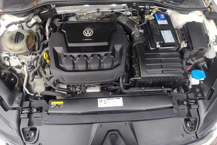 Used Volkswagen FAW-Volkswagen CC 2019 330TSI Huayan Edition China VI Engine Bay