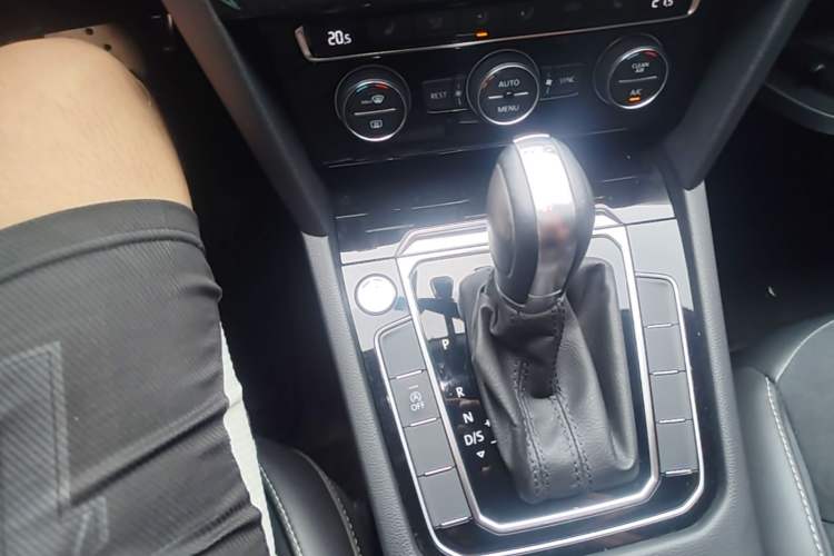 Used Volkswagen FAW-Volkswagen CC 2019 330TSI Huayan Edition China VI Gear Lever