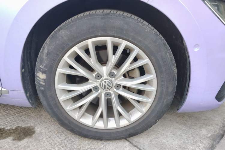 Used Volkswagen FAW-Volkswagen CC 2019 330TSI Glamour Edition China V Standard Right Front Wheel Hub