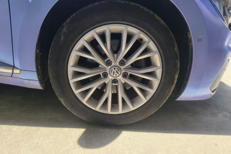 Used Volkswagen FAW-Volkswagen CC 2019 330TSI Glamour Edition China V Standard Right Front Wheel Hub