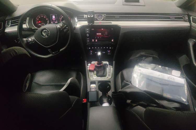 Used Volkswagen FAW-Volkswagen CC 2019 330TSI Glamour Edition China VI Center Console