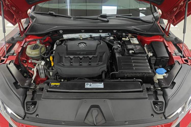 Used Volkswagen FAW-Volkswagen CC 2019 330TSI Glamour Edition China V Standard Engine Bay