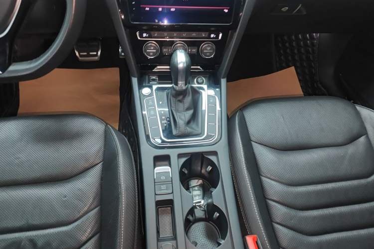Used Volkswagen FAW-Volkswagen CC 2019 330TSI Glamour Edition China V Standard Gear Lever