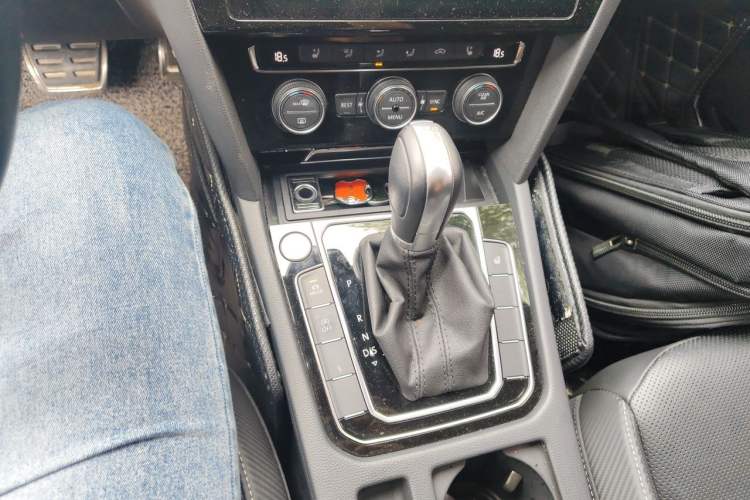 Used Volkswagen FAW-Volkswagen CC 2019 330TSI Glamour Edition China V Standard Gear Lever
