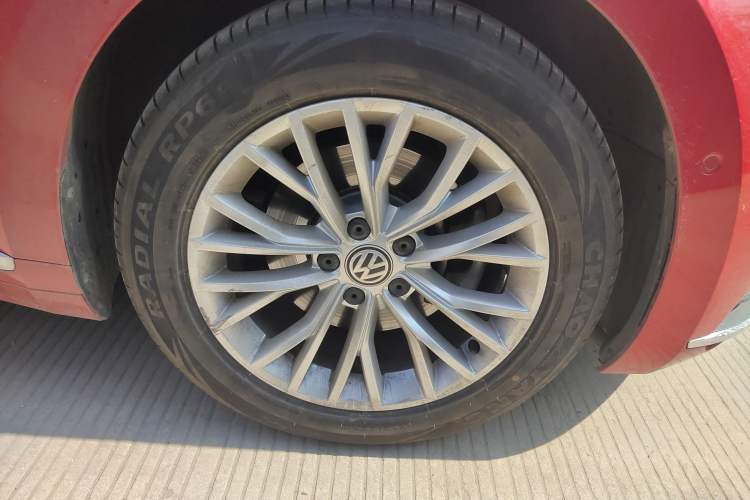 Used Volkswagen FAW-Volkswagen CC 2019 330TSI Glamour Edition China V Standard Right Front Wheel Hub