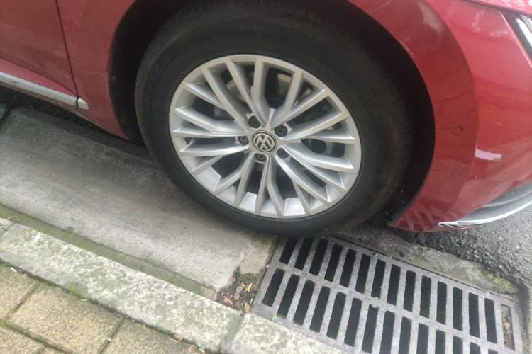 Used Volkswagen FAW-Volkswagen CC 2019 330TSI Glamour Edition China VI Right Front Wheel Hub