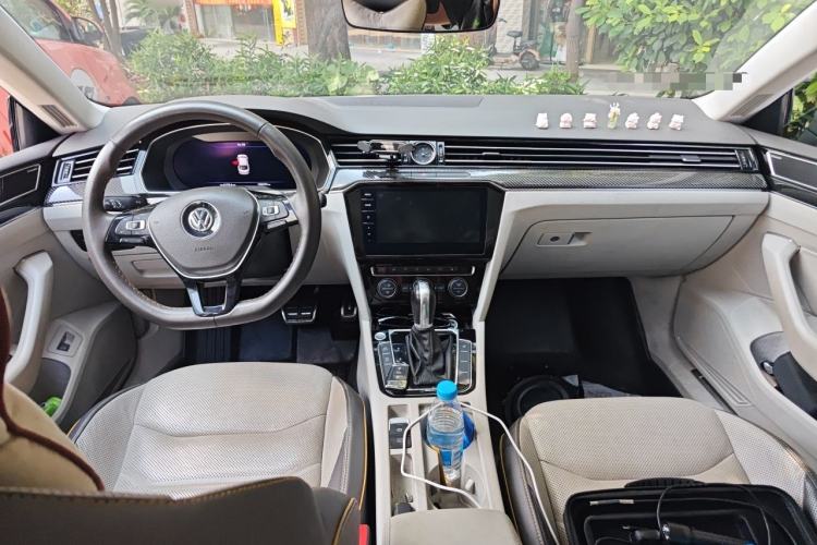 Used Volkswagen FAW-Volkswagen CC 2019 380TSI Yeyan Edition China V Standard Center Console