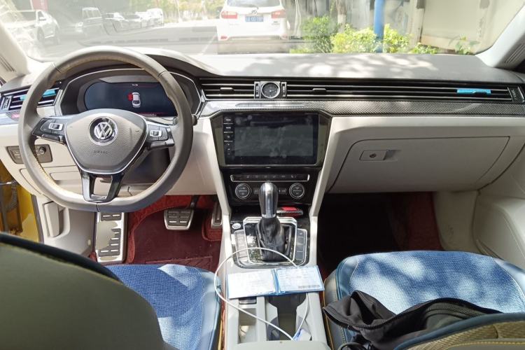 Used Volkswagen FAW-Volkswagen CC 2019 380TSI Yeyan Edition China V Standard Center Console