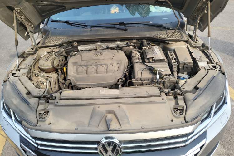 Used Volkswagen FAW-Volkswagen CC 2019 330TSI Glamour Edition China V Standard Engine Bay