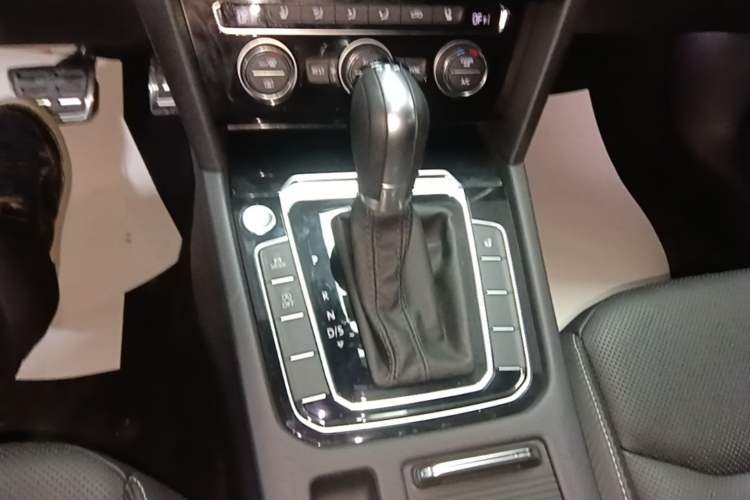 Used Volkswagen FAW-Volkswagen CC 2019 380TSI Glamour Edition China V Standard Gear Lever