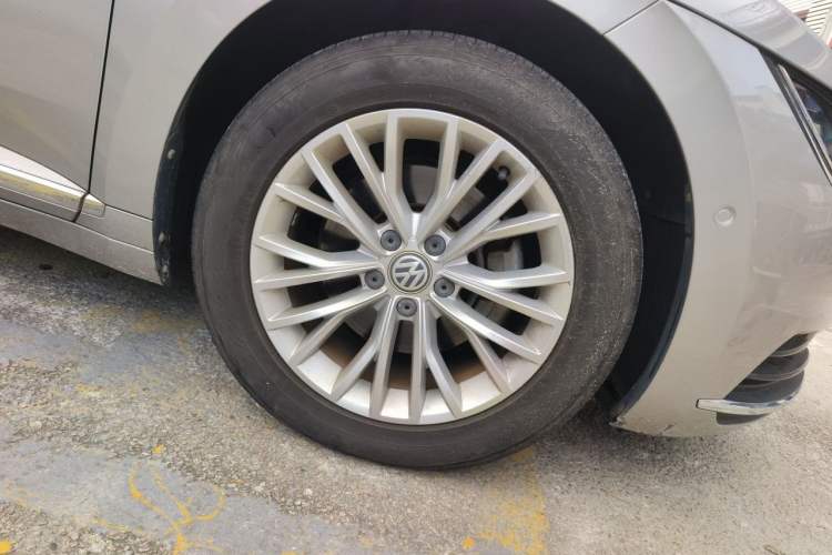 Used Volkswagen FAW-Volkswagen CC 2019 330TSI Glamour Edition China VI Right Front Wheel Hub