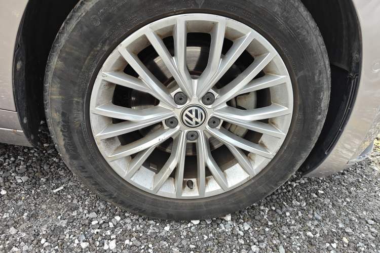 Used Volkswagen FAW-Volkswagen CC 2019 330TSI Glamour Edition China VI Right Front Wheel Hub