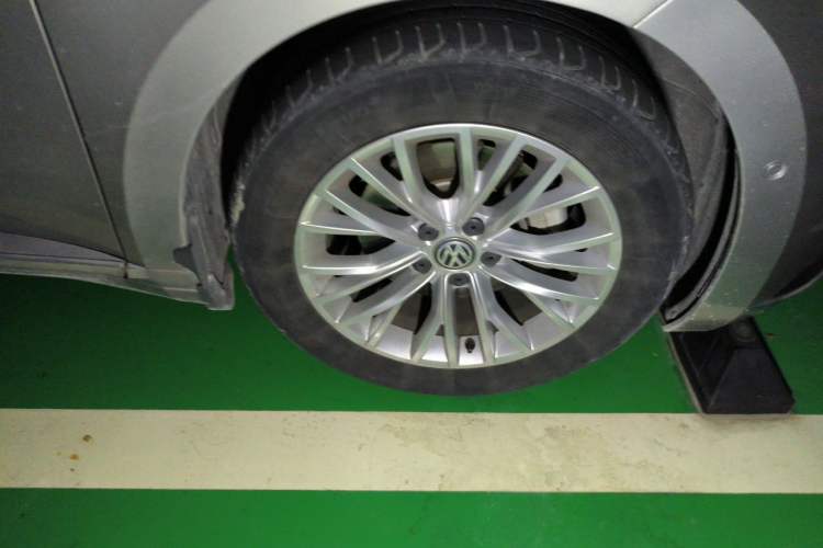 Used Volkswagen FAW-Volkswagen CC 2019 330TSI Glamour Edition China V Standard Right Front Wheel Hub