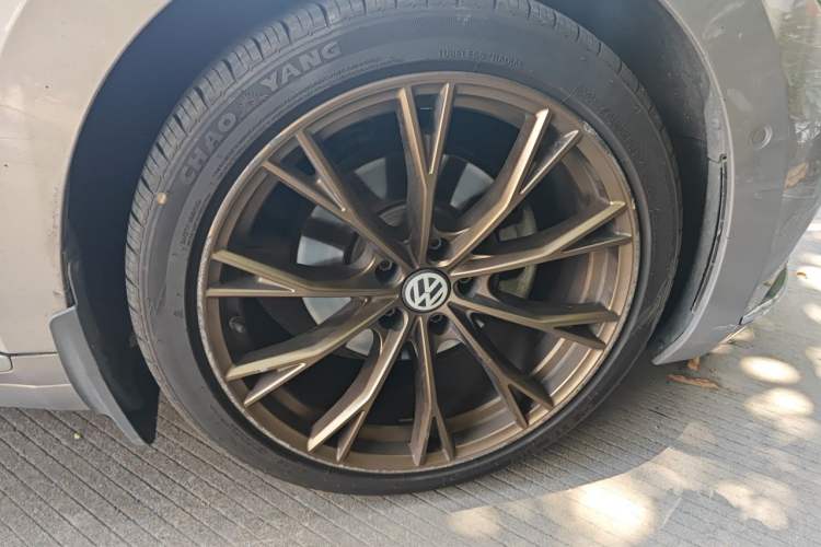 Used Volkswagen FAW-Volkswagen CC 2019 380TSI Yeyan Edition China V Standard Right Front Wheel Hub