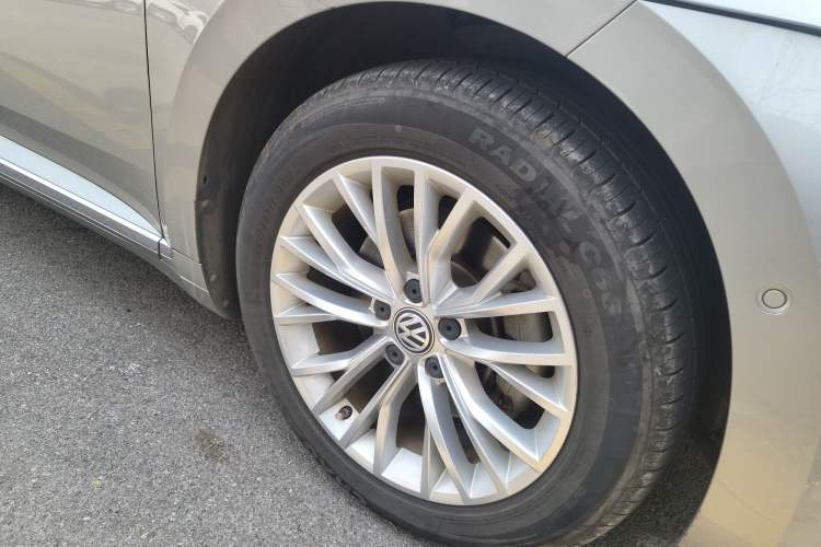 Used Volkswagen FAW-Volkswagen CC 2019 330TSI Glamour Edition China V Standard Right Front Wheel Hub