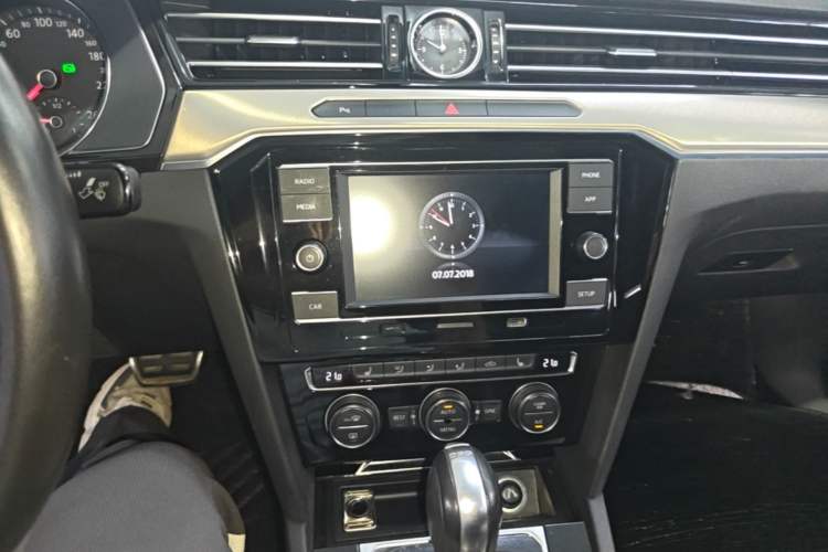 Used Volkswagen FAW-Volkswagen CC 2019 330TSI Huayan Edition China V Standard Audio And AC Panel