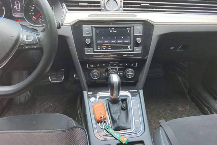 Used Volkswagen FAW-Volkswagen CC 2019 330TSI Huayan Edition China V Standard Audio And AC Panel