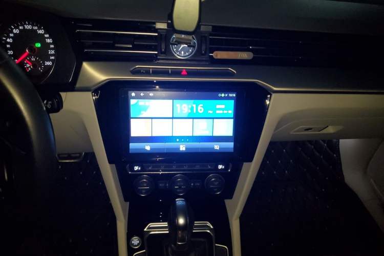 Used Volkswagen FAW-Volkswagen CC 2019 330TSI Huayan Edition China V Standard Audio And AC Panel