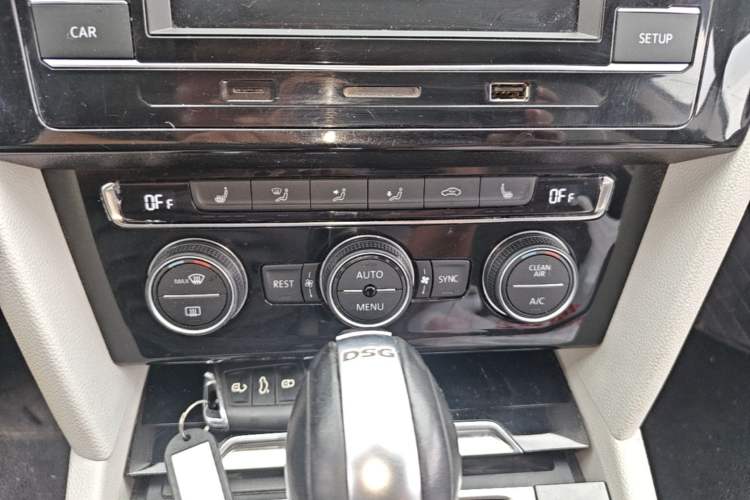 Used Volkswagen FAW-Volkswagen CC 2019 330TSI Huayan Edition China VI Audio And AC Panel