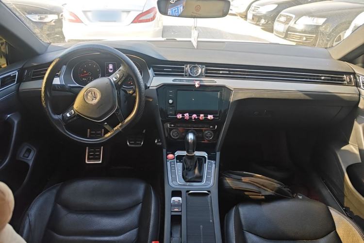 Used Volkswagen FAW-Volkswagen CC 2019 330TSI Glamour Edition China VI Center Console