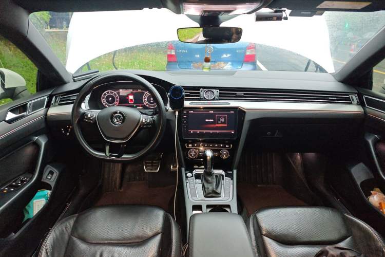 Used Volkswagen FAW-Volkswagen CC 2019 330TSI Glamour Edition China V Standard Center Console