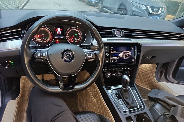 Used Volkswagen FAW-Volkswagen CC 2019 330TSI Glamour Edition China V Standard Center Console