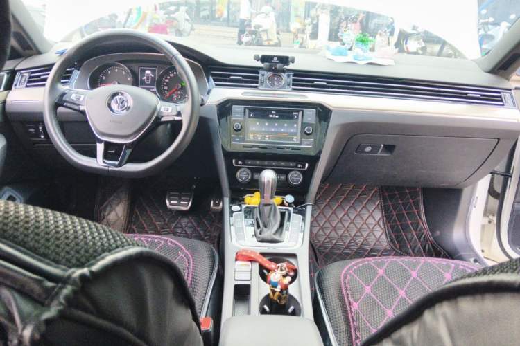 Used Volkswagen FAW-Volkswagen CC 2019 330TSI Huayan Edition China VI Center Console
