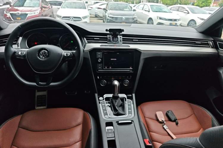 Used Volkswagen FAW-Volkswagen CC 2019 330TSI Glamour Edition China V Standard Center Console