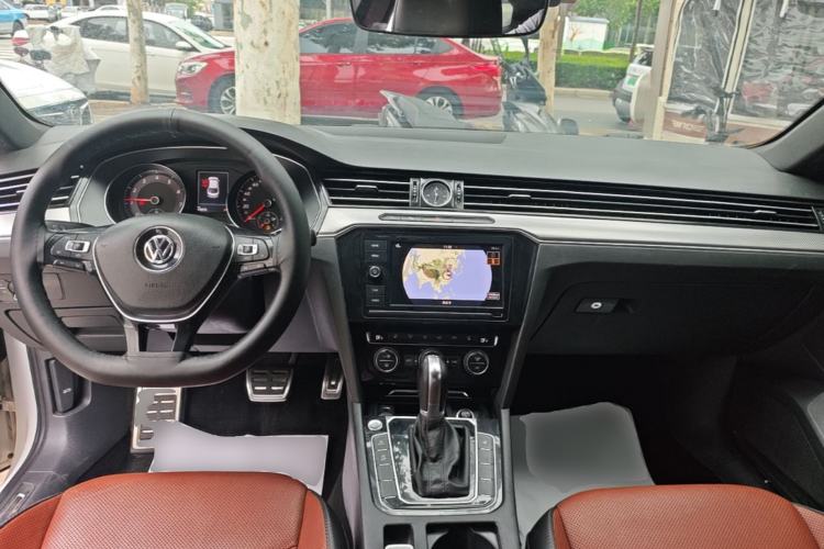 Used Volkswagen FAW-Volkswagen CC 2019 330TSI Glamour Edition China VI Center Console