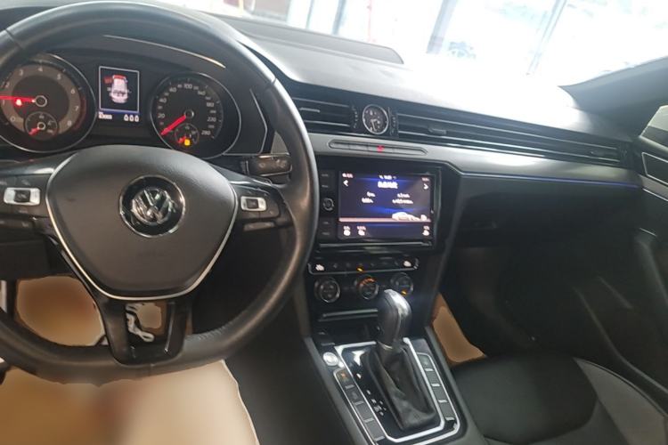 Used Volkswagen FAW-Volkswagen CC 2019 330TSI Glamour Edition China VI Center Console
