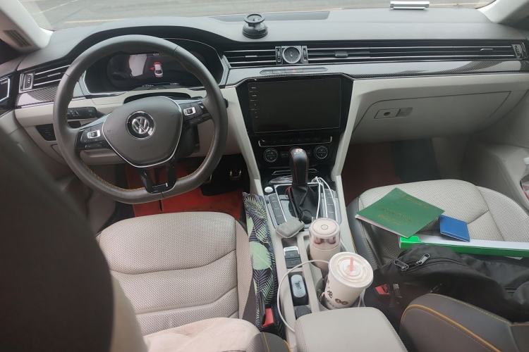 Used Volkswagen FAW-Volkswagen CC 2019 380TSI Yeyan Edition China V Standard Center Console