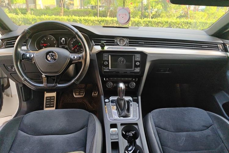 Used Volkswagen FAW-Volkswagen CC 2019 330TSI Huayan Edition China VI Center Console