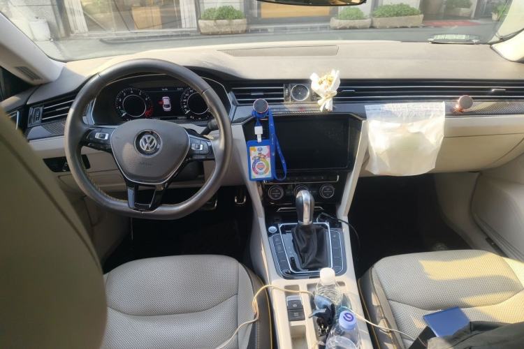 Used Volkswagen FAW-Volkswagen CC 2019 380TSI Yeyan Edition China V Standard Center Console