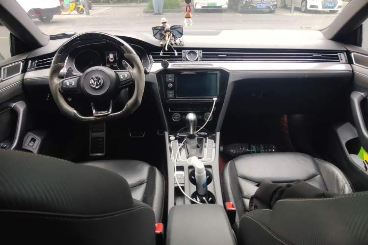Used Volkswagen FAW-Volkswagen CC 2019 330TSI Glamour Edition China V Standard Center Console