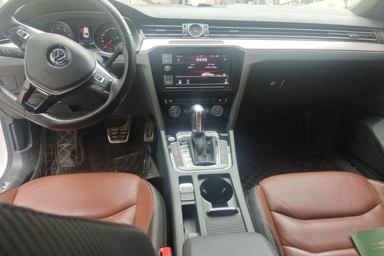 Used Volkswagen FAW-Volkswagen CC 2019 330TSI Glamour Edition China V Standard Center Console