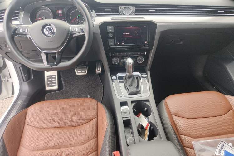 Used Volkswagen FAW-Volkswagen CC 2019 330TSI Glamour Edition China VI Center Console