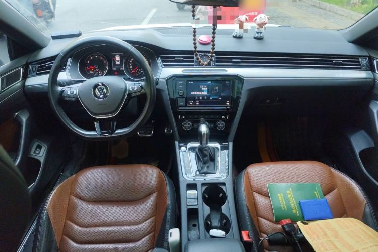 Used Volkswagen FAW-Volkswagen CC 2019 330TSI Glamour Edition China VI Center Console