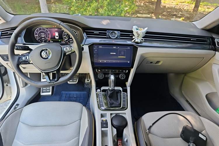Used Volkswagen FAW-Volkswagen CC 2019 380TSI Yeyan Edition China V Standard Center Console