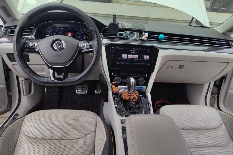 Used Volkswagen FAW-Volkswagen CC 2019 380TSI Yeyan Edition China V Standard Center Console