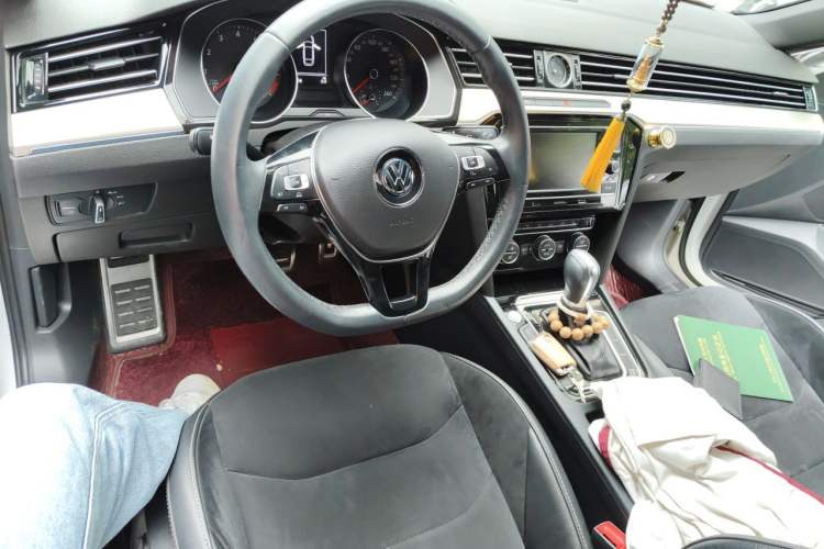 Used Volkswagen FAW-Volkswagen CC 2019 330TSI Huayan Edition China V Standard Center Console