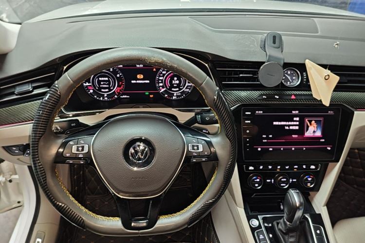 Used Volkswagen FAW-Volkswagen CC 2019 380TSI Yeyan Edition China VI Standard Center Console